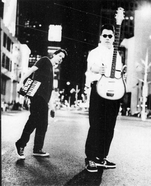 File:1995GuitarPlayer.jpg