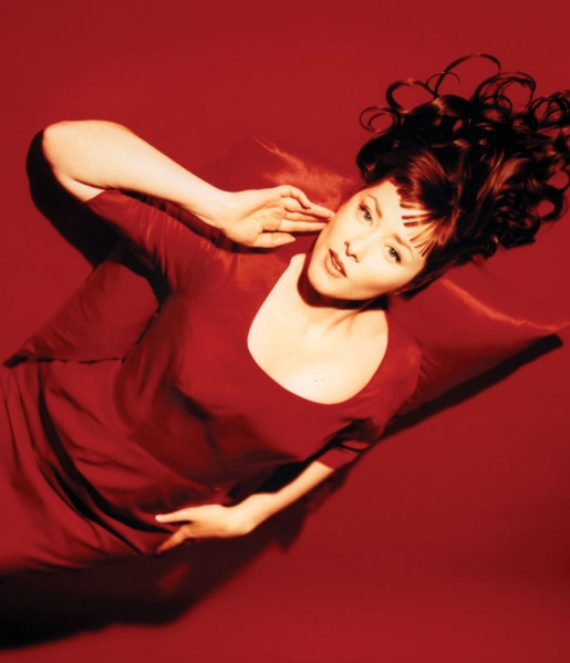 File:Suzanne Vega.jpg