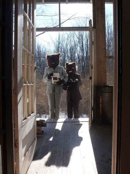 File:BearsAtDoor.jpg
